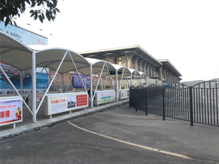 郴州高鐵西站人行風(fēng)雨走廊雨棚膜結(jié)構(gòu)工