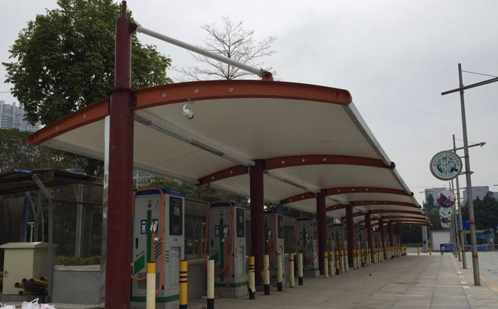 主干道旁邊的一處充電樁膜結構工程