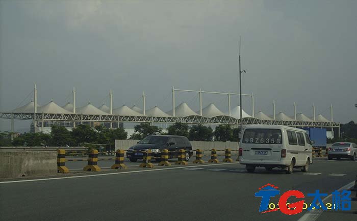 寶安公明鎮(zhèn)樓村體育場(chǎng)看臺(tái)膜結(jié)構(gòu)工程，