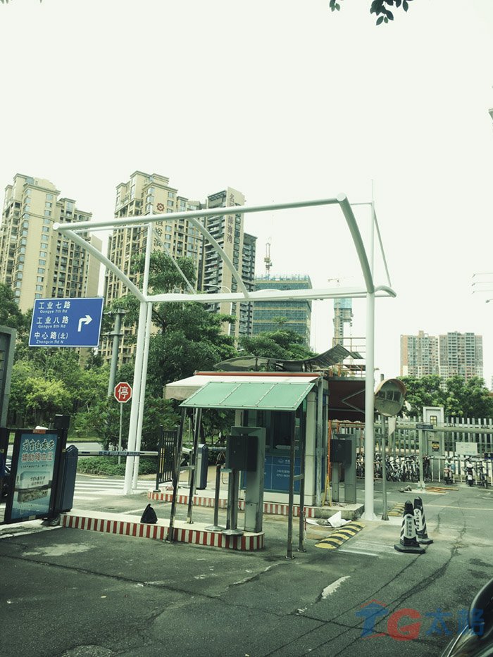 深圳南山卓越維港出入口雨棚膜結構