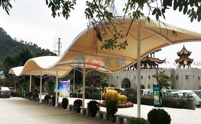 深圳觀音山正門旁的景觀膜結構