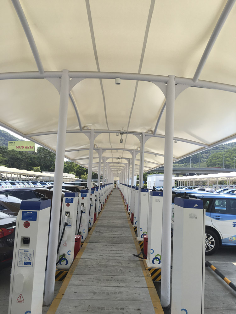 一種骨架式膜結構停車棚