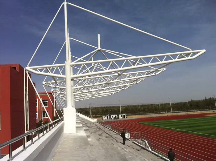 膜結構建筑還在施工安裝中
