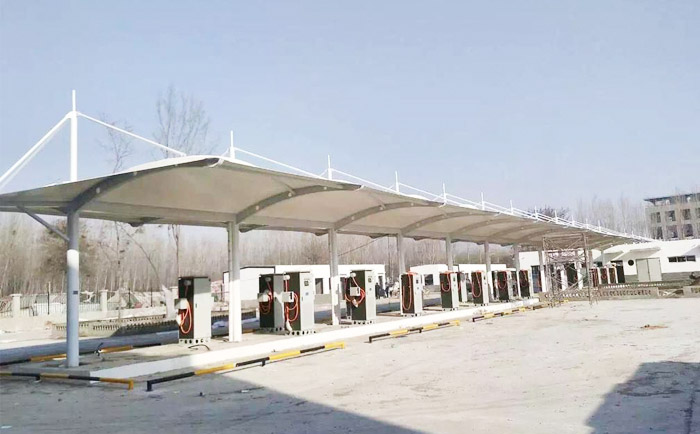 初步完工的膜結構充電樁工程