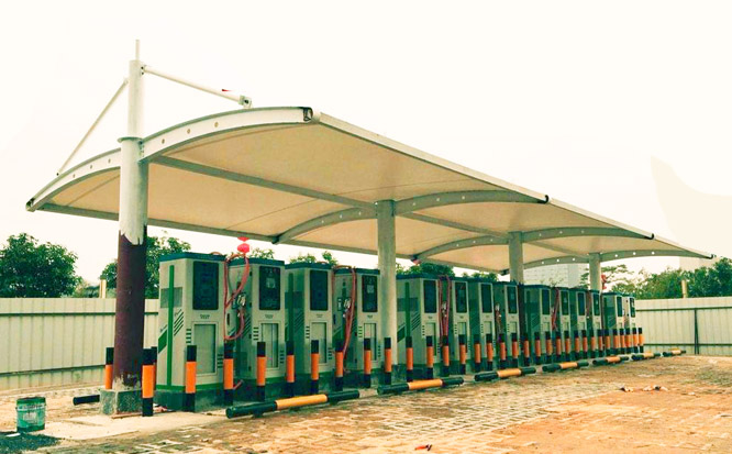雙側停車的膜結構充電樁車棚
